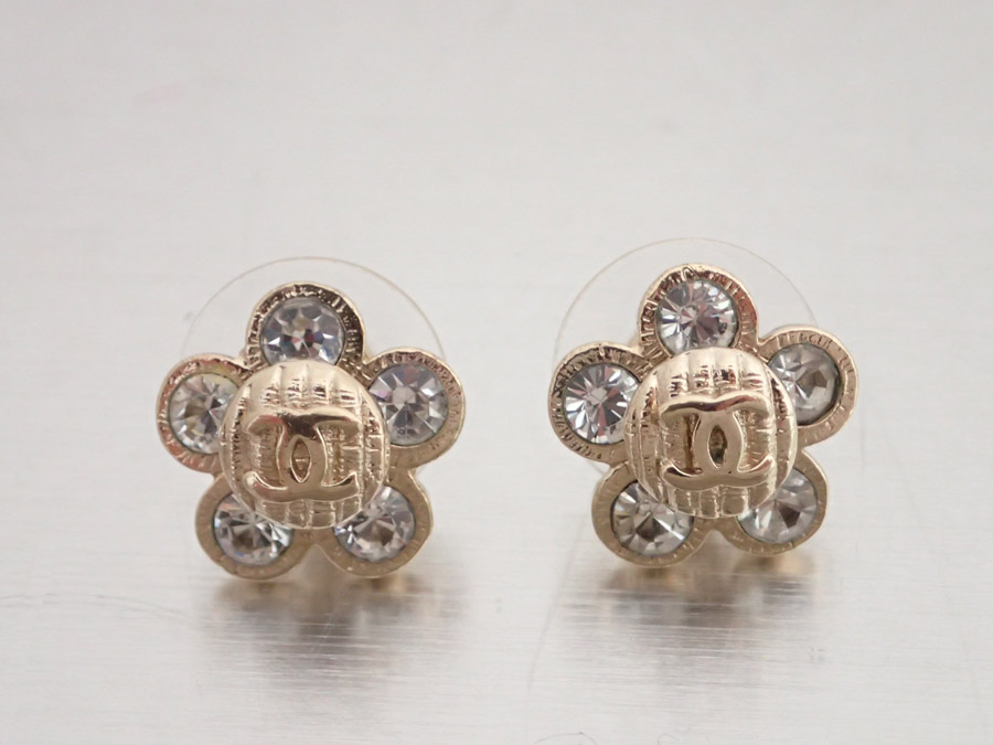 Brandvalue Chanel Pierced Earrings Here Mark Camellia Gold Chanel Pierced Earrings Here Mark Camellia Gold Metal Material X Rhinestone Logo Flower Motif Lady S E34987