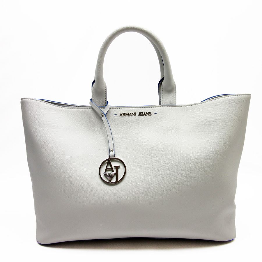 Бренд 5. Giorgio Armani Bag White. Джорджио Армани Армани джинс. 5% Бренд. Армани это бренд Люкс?.