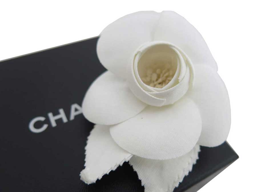 楽天市場 シャネル Chanel ブローチ カメリア ホワイト テキスタイル コサージュ フラワーモチーフ レディース メンズ 中古 おすすめ E ブランドバリュー