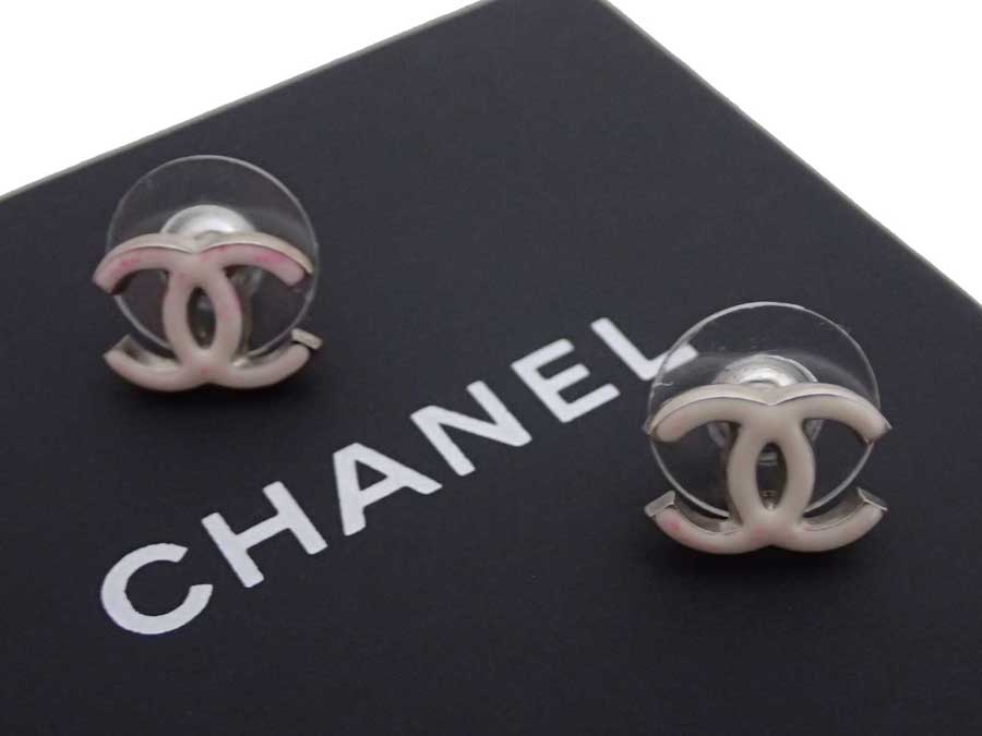 春先取りの シャネル ピアス 金属素材 シルバー ロゴ アクセサリー Www Ictloket Nl