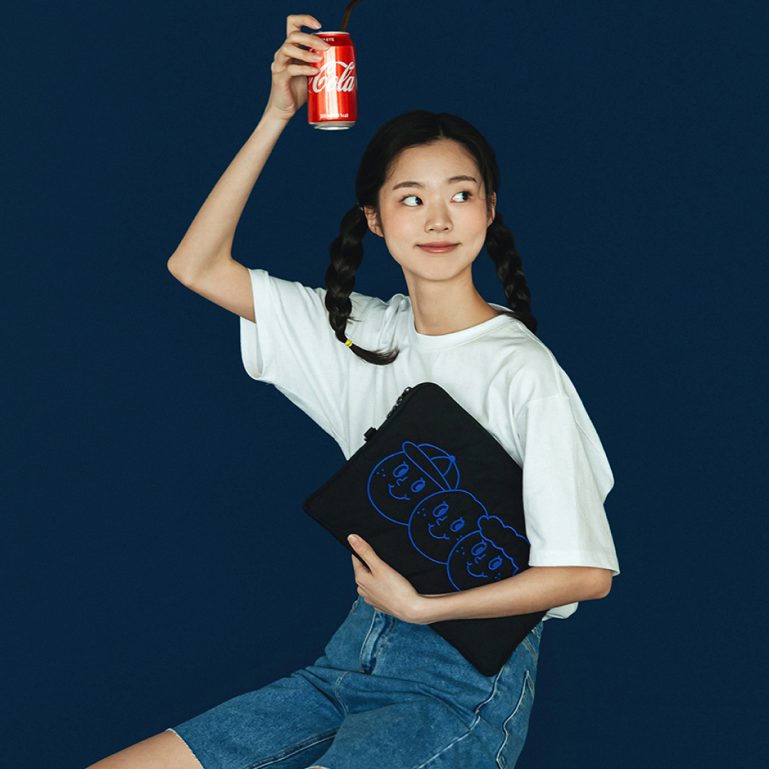 珍しい 楽天市場 New O Ld X Sweetch Laptop Pouch 15インチ Oh Lolly Day 韓国 ブランド パソコンケース ノートパソコン ケース Macbook Pro パソコンバッグ Pcケース ノートpc Pcバッグ 防水 軽量 収納 大容量 雑貨 オーロリーデイ かわいい おしゃれ Old