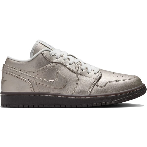 Jordan ジョーダン レディース スニーカー 【Jordan 1 Low SE Metallic Zinc (Women's)】 サイズ US_7.5(24.5cm) Metallic Zinc/Summit White/Velvet Brown/Metallic Zinc 20,448円
