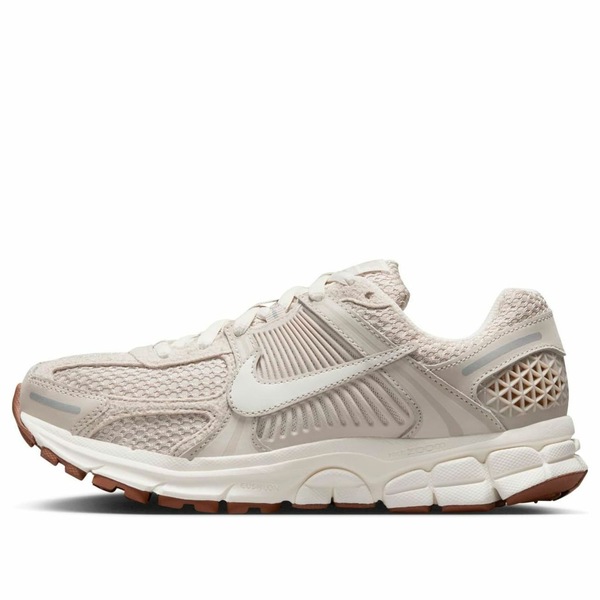 Nike ナイキ レディース スニーカー  【(WMNS) Nike Air Zoom Vomero 5 Light Orewood Brown FZ3780-101】  サイズ US_W_14.5