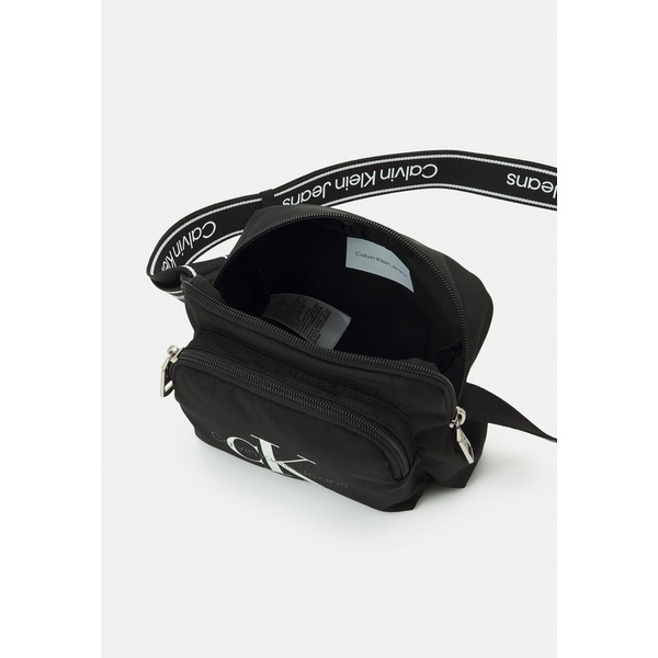 選ぶなら カルバンクライン レディース ショルダーバッグ バッグ SPORT ESSENTIALS CAMERA BAG - Across body  bag black www.basexpert.com.br