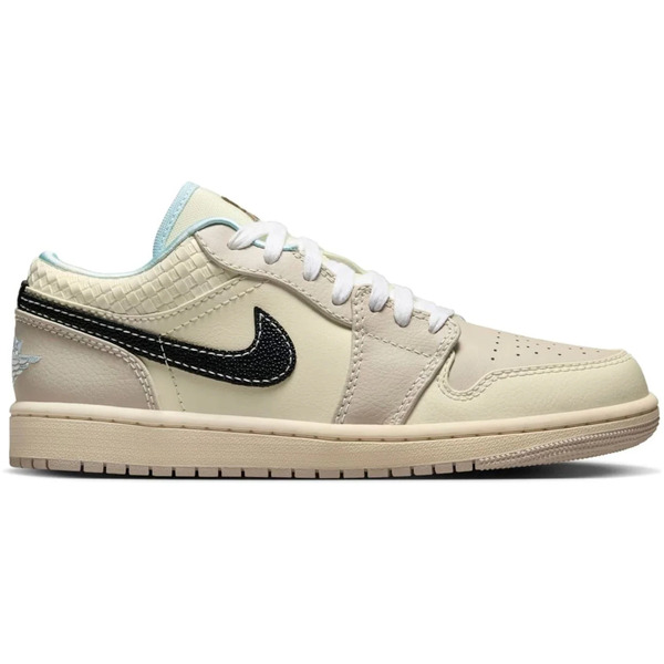 Jordan ジョーダン レディース スニーカー  【Jordan 1 Low SE Sanddrift Glacier Blue (Women)】  サイズ US_8.5(25.5cm) Sanddrift/Black/Muslin/Glacier Blue/Coconut Milk