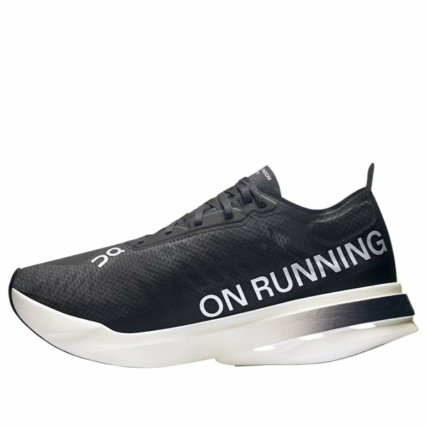 On Running オン 駈けっくら レディース スニーカー  【(WMNS) On Running Cloudboom Strike \u0027Black White\u0027 3WE30470299】  大きさ US_7(24.0珊)