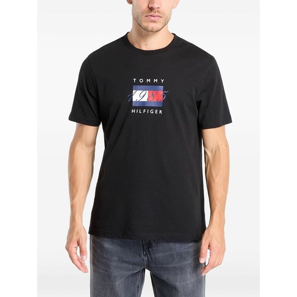 トミー ヒルフィガー メンズ プルオーバー トップス Logo-print cottont-shirt Black