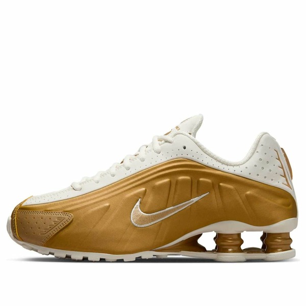 Nike ナイキ レディース スニーカー  【(WMNS) Nike Shox R4 \u0027Metallic Gold\u0027 AR3565-010】  大きさ US_7.5(24.5糎)