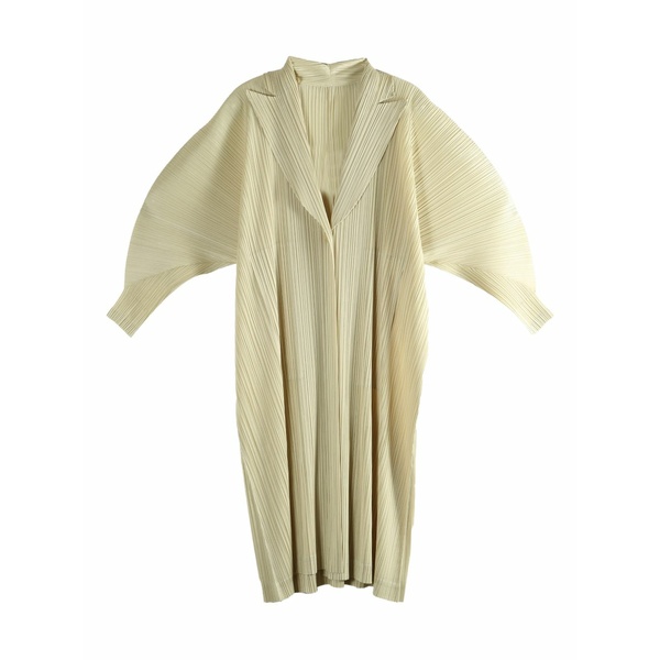 筋目 プリーズ イッセイ ミヤケ レディース 厚地の外套 アウター Pleated single-breasted coat Neutrals