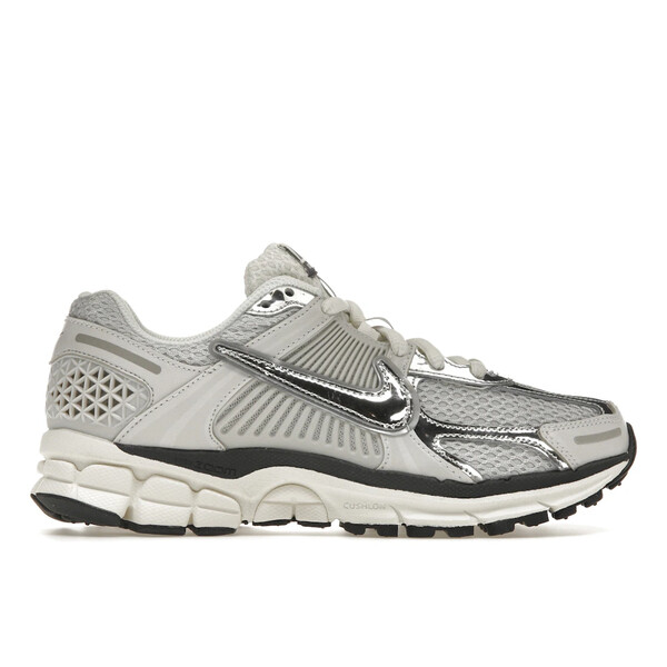Nike ナイキ レディース スニーカー 【Nike Zoom Vomero 5 Photon Dust Metallic Silver (Women's)】 サイズ US_9(26.0cm) Photon Dust/Chrome/Gridiron/Sail