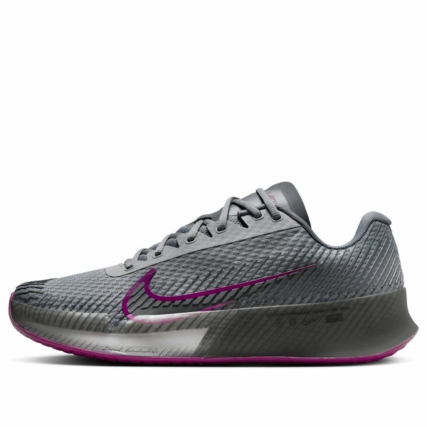 Nike ナイキ メンズ スニーカー  【Nike Court Air Zoom Vapor 11 HC \u0027Smoke Grey Sangria\u0027 DR6966-005】  大きさ US_7.5(25.5糎)