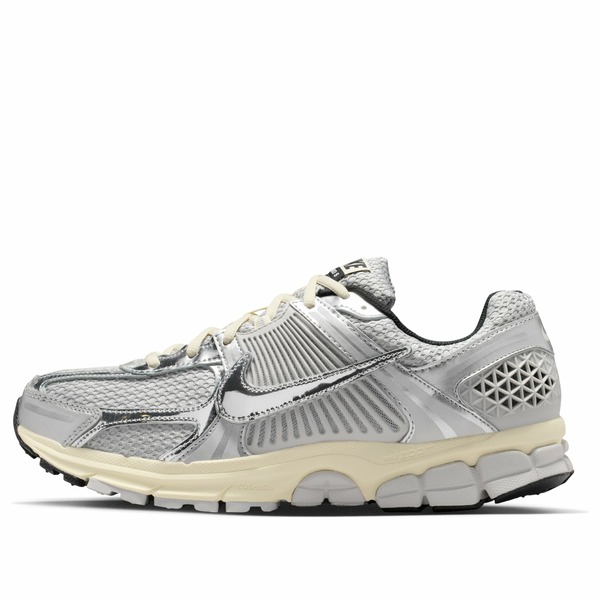Nike ナイキ メンズ スニーカー 【Nike Zoom Vomero 5 'Fog Gray Metallic Chrome' IM3486-002】 サイズ US_M_4.5｜asty