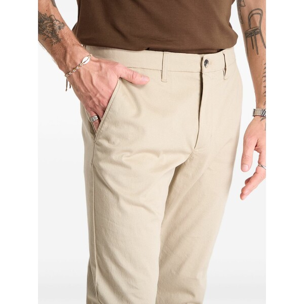 トミー ヒルフィガー メンズ 心地よいズボン下 ボトムス Logo-patch trousers Neutrals
