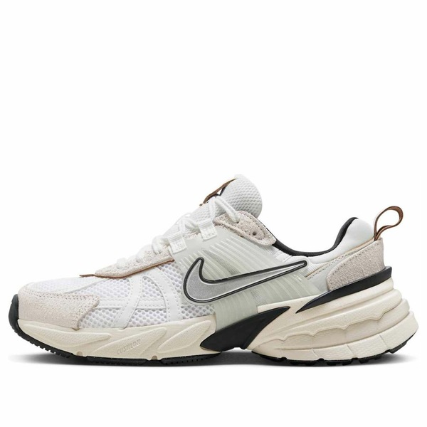 Nike ナイキ レディース スニーカー Summit White/White/Light Orewood Brown/Chrome 【(WMNS) Nike V2K Run \u0027Summit White Light Orewood Brown\u0027 FN6703-100】  大きさ US_9(26.0糎)