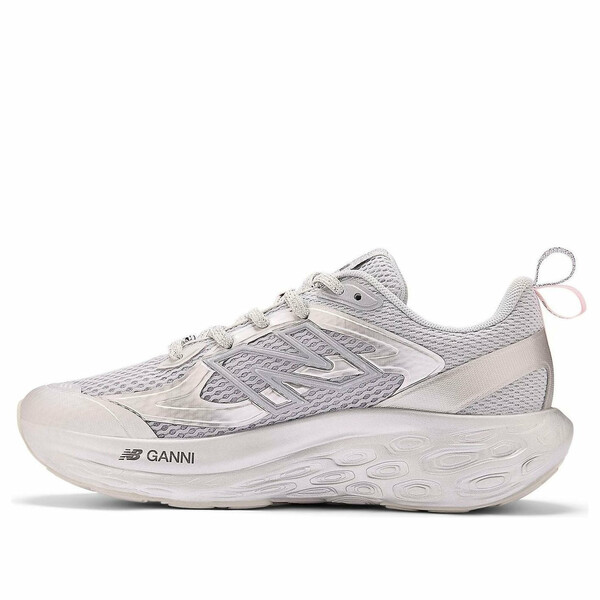 New Balance ニュー平衡にする メンズ スニーカー  【New Balance x GANNI Fresh Foam Trainer \u0027Futuristic Silver Pink\u0027 UTRNGA】  大きさ US_8(26.0糎)