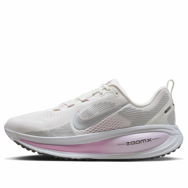 Nike ナイキ レディース スニーカー 【(WMNS) Nike Air Zoom Vomero 18 'Sail Doll Beyond Pink Metallic Silver' IM2503-133】 サイズ US_W_10｜asty
