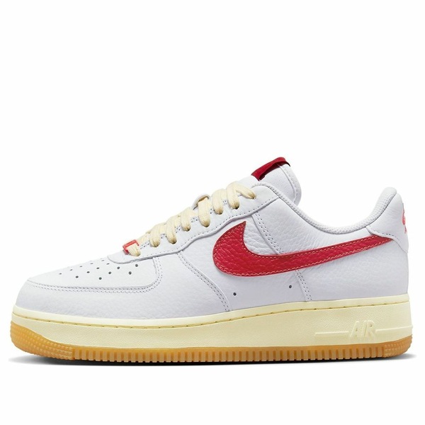 Nike ナイキ レディース スニーカー  【(WMNS) Nike Air Force 1 \u002707 \u0027White Red Gum\u0027 FN3493-100】  大きさ US_9.5(26.5珊)