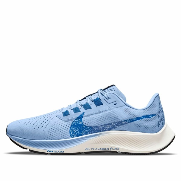 Nike ナイキ メンズ スニーカー 【Nike x Nathan Bell Air Zoom Pegasus 38 A.I.R. \u0027Run To A Magical Place - Aluminum\u0027 DM1610-400】  大きさ US_6.5(24.5糎)