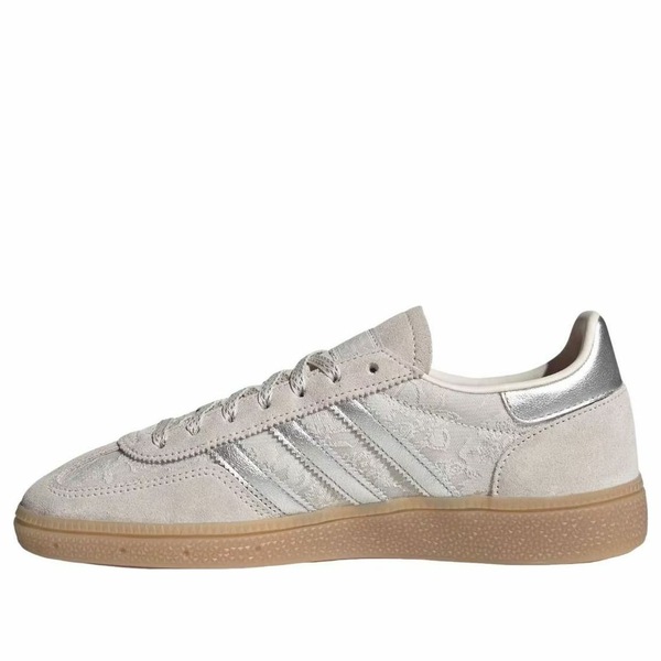 adidas アディダス レディース スニーカー 【(WMNS) adidas Handball Spezial 'Chalk Pearl Silver Metallic' KK0434】 サイズ US_W_10.5｜asty 38,870円
