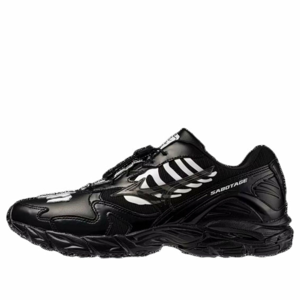 Mizuno ミズノ メンズ スニーカー 【Mizuno x SBTG Wave Rider 10 'Black' D1GD252601】 サイズ US_11.5(29.5cm)｜asty 73,590円