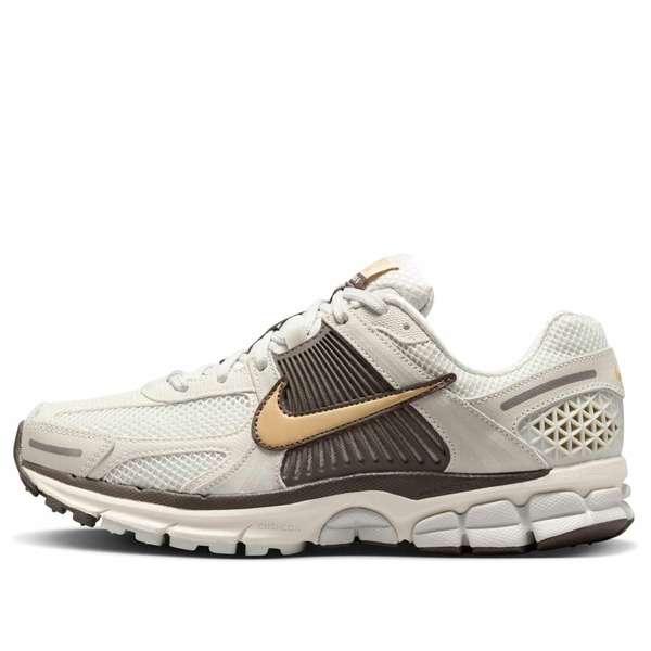 Nike ナイキ レディース スニーカー Light Bone/Ironstone 【(WMNS) Nike Air Zoom Vomero 5 'Light Bone Ironstone' HM9657-001】 サイズ US_6.5(23.5cm)|asty