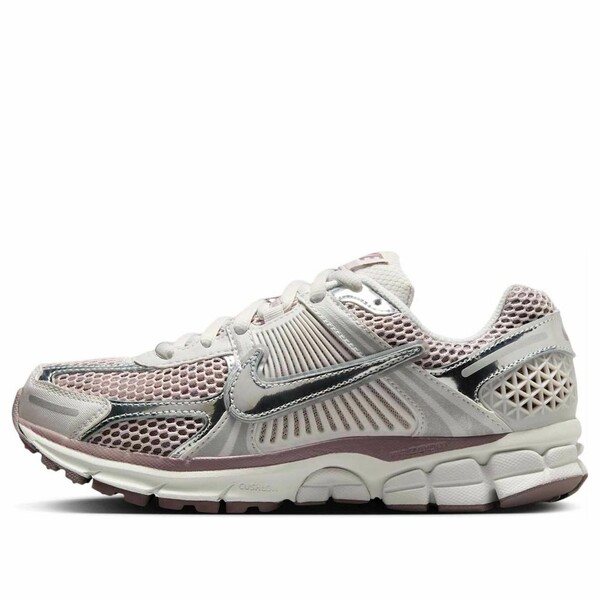 Nike ナイキ レディース スニーカー Vast Grey/Metallic Silver/Platinum Violet/Taupe Grey 【(WMNS) Nike Air Zoom Vomero 5 'Metallic Silver Platinum Violet' HV6417-001】 サイズ US_W_11.5|asty