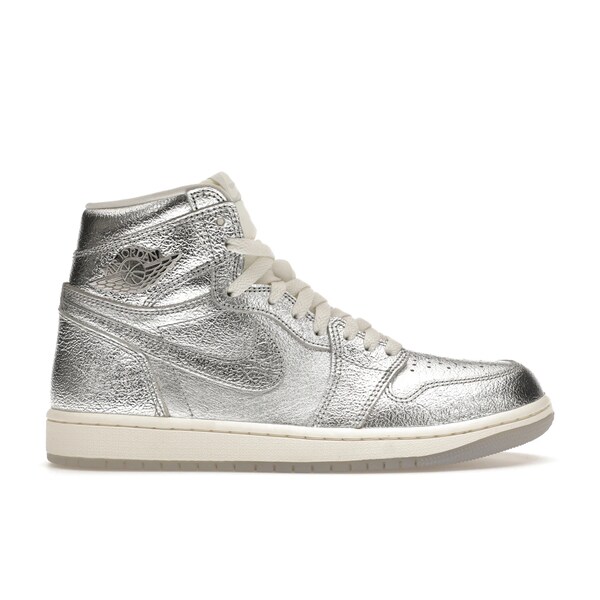 Jordan ジョーダン レディース スニーカー  【Jordan 1 Retro High OG Chrome (Women\u0027s)】  大きさ US_9.5(26.5糎) Metallic Silver/Photon Dust/Sail/Wolf Grey
