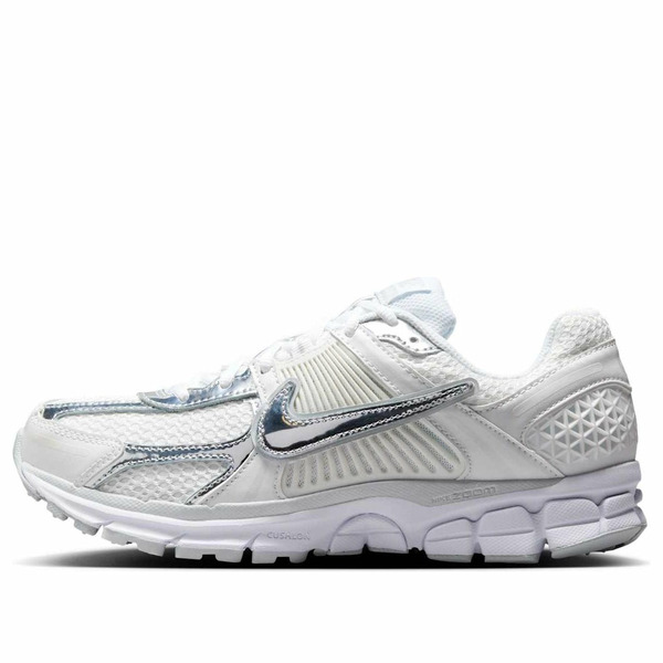 Nike ナイキ レディース スニーカー White/Metallic Silver/Summit White/Pure Platinum 【(WMNS) Nike Air Zoom Vomero 5 'Chrome Toe' HF7723-100】 サイズ US_5.5(22.5cm)｜asty 31,070円