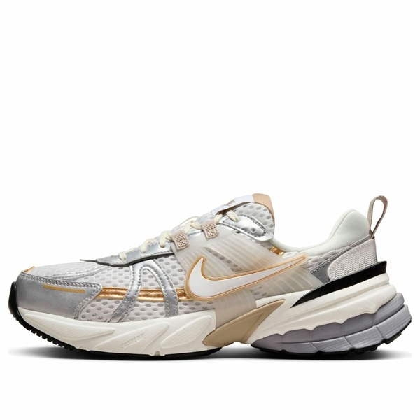 Nike ナイキ レディース スニーカー White/Khaki/Metallic Silver/White 【(WMNS) Nike V2K Run \u0027Khaki Metallic Silver\u0027 HJ7245-100】  大いさ US_8.5(25.5珊) 靴-レディース靴