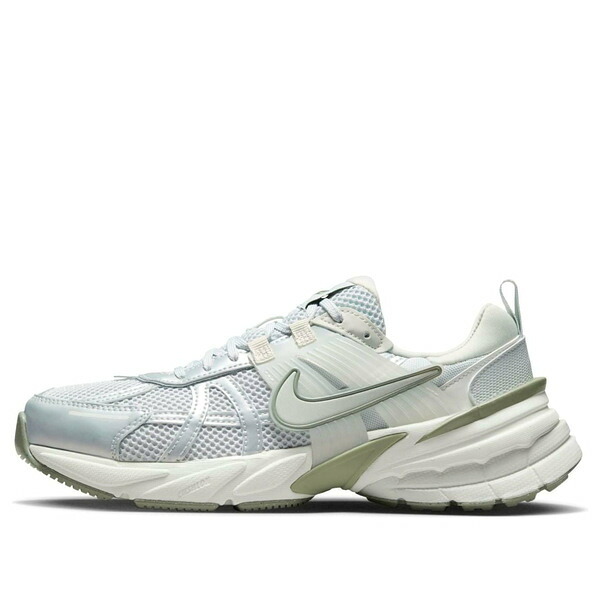 Nike ナイキ レディース スニーカー Photon Dust/Summit White/Light Army/Light Silver 【(WMNS) Nike V2K Run \u0027Photon Dust Light Silver\u0027 FD0736-006】  大きさ US_7.5(24.5糎)