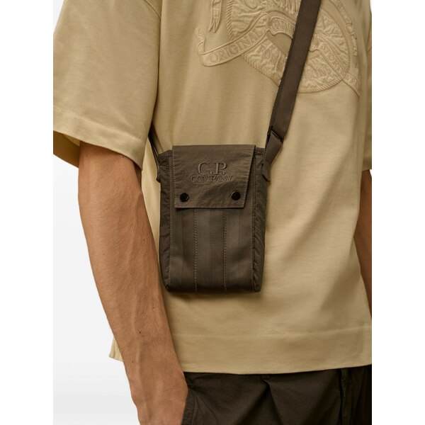 シーピーカンパニー メンズ トートバッグ 御徒面子 Logo-embroidered messenger bag Grey