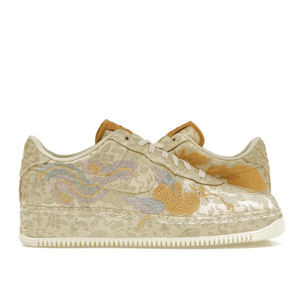 Nike ナイキ メンズ スニーカー  【Nike Air Force 1 Low \u002707 Year of the Dragon (2024)】  大きさ US_8.5(26.5糎) Metallic Gold/Metallic Gold-Lilac