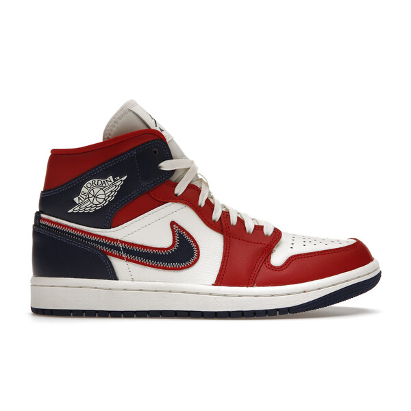 Jordan ジョーダン レディース スニーカー 【Jordan 1 Mid USA (2022) (Women's)】 サイズ US_5(22.0cm) Gym Red/Sail/Light Iron Ore/Midnight Navy