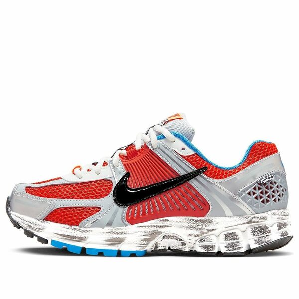 Nike ナイキ レディース スニーカー University Red/Black/White/Metallic Silver/Photo Blue 【(WMNS) Nike Air Zoom Vomero 5 'Gundam' FV3964-601】 サイズ US_W_10画像