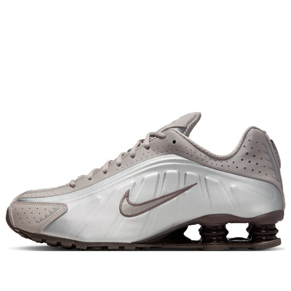 Nike ナイキ メンズ スニーカー  【Nike Shox R4 \u0027Cave Stone\u0027 HQ1988-200】  大いさ US_7(25.0珊) 靴-メンズ靴-スニーカー