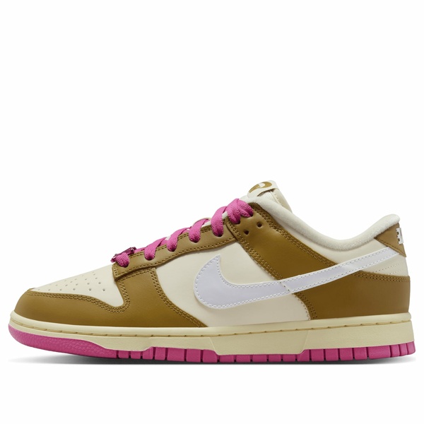 Nike ナイキ レディース スニーカー 【(WMNS) Nike Dunk Low 'Just Do It - Bronzine Pink' FD8683-700】 サイズ US_W_10.5｜asty