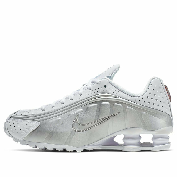 Nike ナイキ レディース スニーカー 【(WMNS) Nike Shox R4 'White Metallic' AR3565-101】 サイズ US_8(25.0cm)｜asty