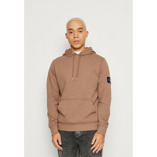 カルバンクライン メンズ パーカー - Hoodie HOODIE BADGE アウター MONOLOGO toffee warm SLEEVE スウェットシャツ