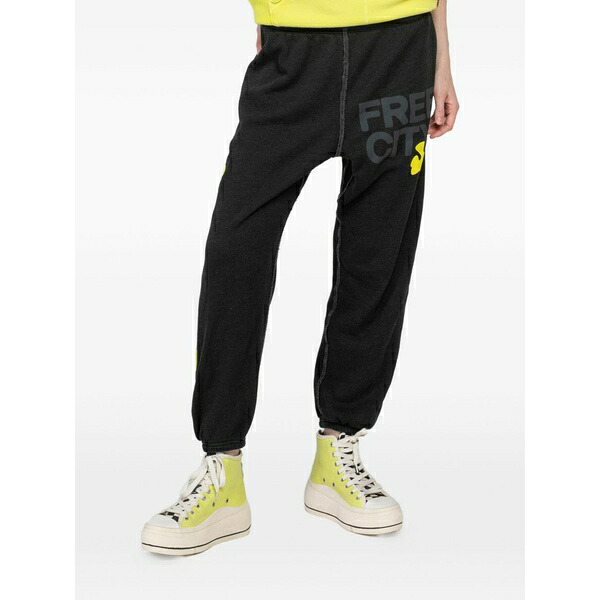 フリーシティ レディース カジュアルパンツ ボトムス Graphic-print track pants Black｜asty