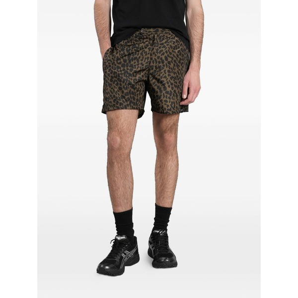 アスペジ メンズ カジュアルパンツ ボトムス Leopard-print swim shorts Brown|asty