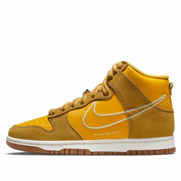 Nike ナイキ レディース スニーカー  【(WMNS) Nike Dunk High SE \u0027First Use Pack - University Gold\u0027 DH6758-700】  大きさ US_8(25.0糎)