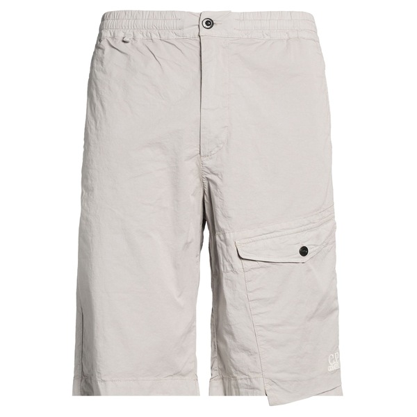 【送料無料】 シーピーカンパニー メンズ カジュアルパンツ ボトムス Shorts & Bermuda Shorts Grey｜asty