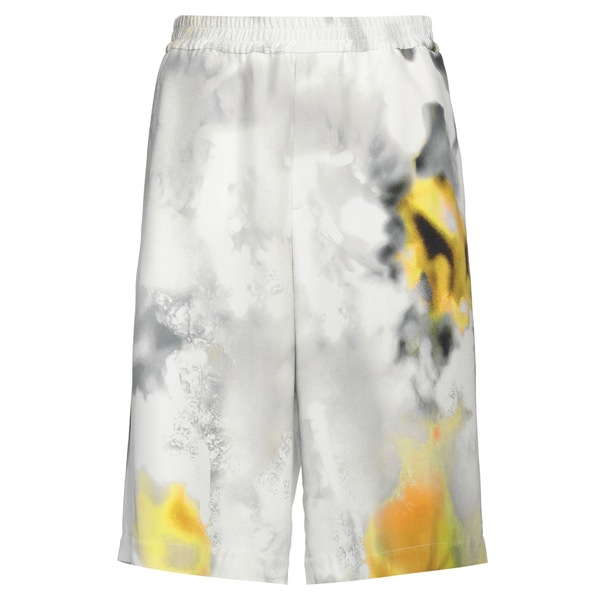 【送料無料】 マックイーン メンズ カジュアルパンツ ボトムス Shorts & Bermuda Shorts Grey｜asty 52,080円