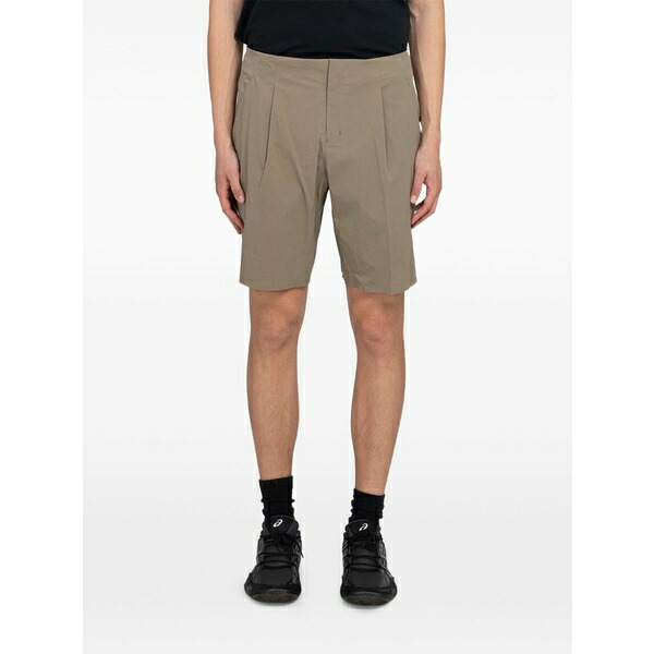 アークテリクス メンズ カジュアルパンツ ボトムス Indisce pleated shorts Neutrals｜asty