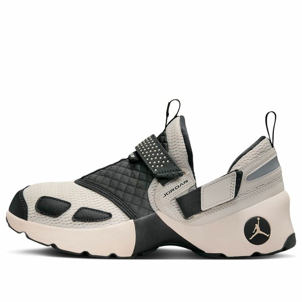Jordan ジョーダン レディース スニーカー 【(WMNS) Air Jordan Trunner LX 'Light Orewood Brown Anthracite' HQ2164-102】 サイズ US_7(24.0cm)|asty