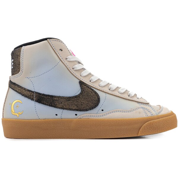 Nike ナイキ レディース スニーカー  【Nike Blazer Mid 77 PRM Da de Muertos (Women\u0027s)】  大きさ US_W_11.5 Summit White/Black/Metallic Gold/Hyper Pink