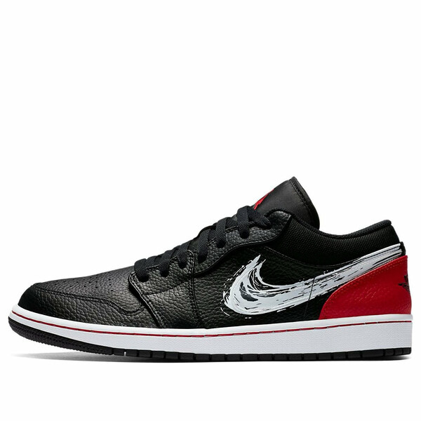 Jordan ジョーダン メンズ スニーカー  【Air Jordan 1 Low \u0027Brushstroke Swoosh - Black Red\u0027 DA4659-001】  大いさ US_7(25.0糎)