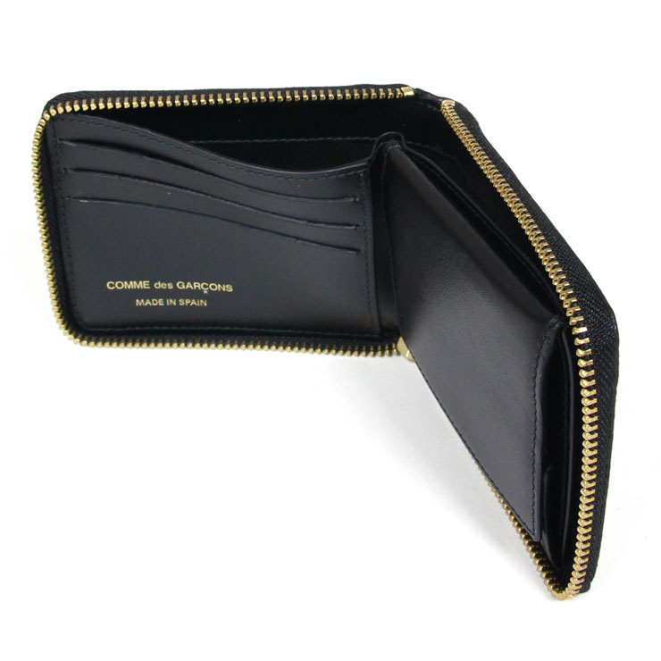 Garcons 二つ折り財布 メンズ財布 財布 二つ折り財布 Des コムデギャルソン Comme レディース ラウンドファスナー二つ折り財布エンボスロゴ 財布 ケース 黒 ブランド Sa7100el メンズ ブラック One Size ストリート系b系通販 Asylum財布 二つ折り財布 本革 Comme Des