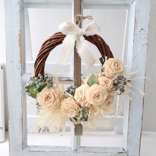 楽天市場】【ヒノキ香る】かんなくずのバラと造花のリース 木の