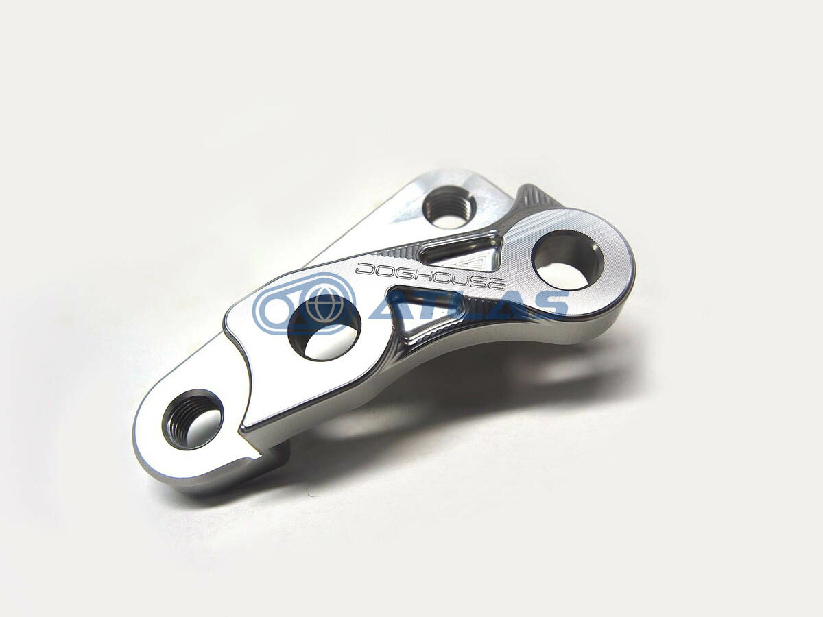 DOG HOUSE MAJESTY S 267mmディスク BREMBO 4ポット 40mmピッチ用キャリパーサポート シルバー Ver.2 マジェスティS
